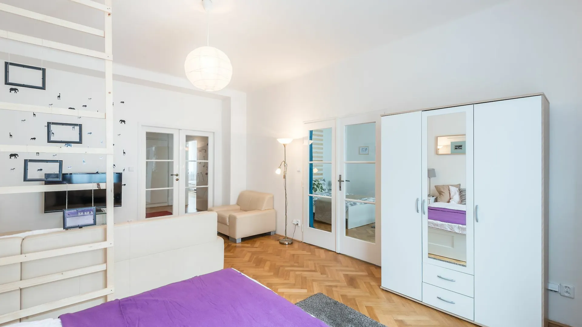 U Nemocenske Pojistovny Apartment Praga